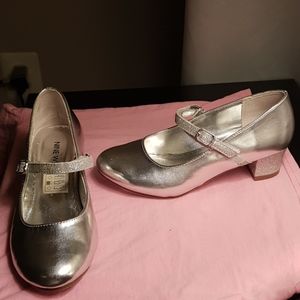 Silver heeled shoes with velcro strap and glitter
